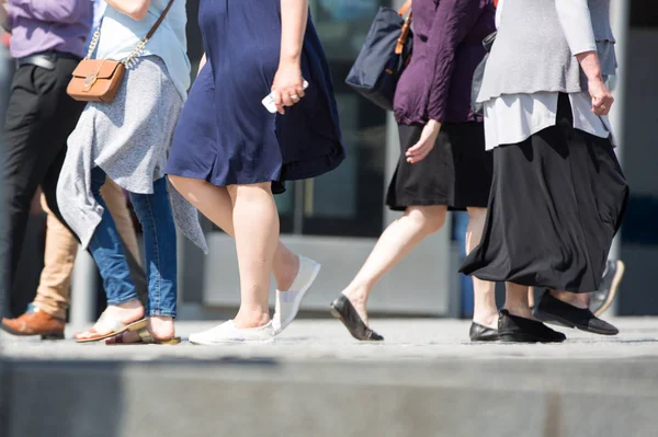 Yayalar Yaya Geçidi Londra Oxford Caddesi Nde Yürürken Ayakları Modern — Stok fotoğraf