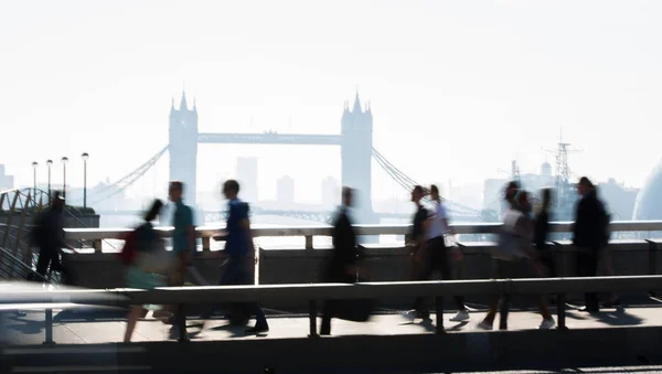 London April 2018 Blurred Image Office Workers Crossing London Bridge — Stock Photo, Image