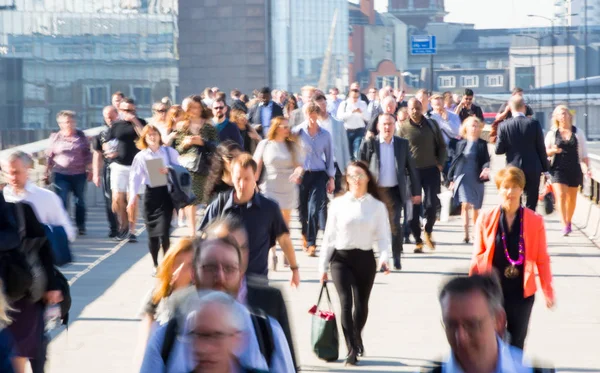 London April 2018 Blurred Image Office Workers Crossing London Bridge — Stock Photo, Image