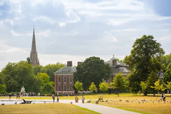 London August 2019 Kensington Palace Kensington Gardens Sunny Day People — Stock Photo, Image