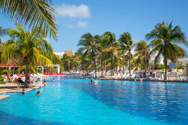 Mexico Cancun February 2018 People Relaxing Pool Grand Pyramid Entertaining — Stock Photo, Image