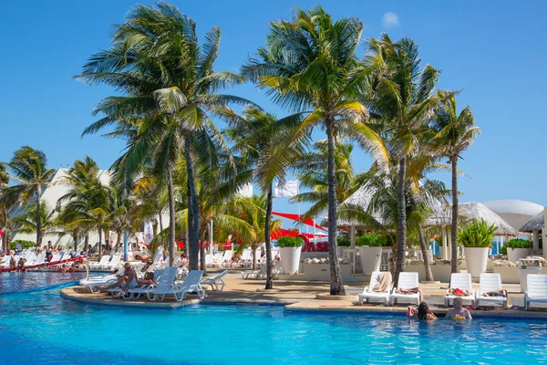 Mexico Cancun February 2018 People Relaxing Pool Grand Pyramid Entertaining — Stock Photo, Image