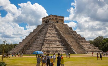Meksika, Yucatan - 17 Şubat 2018: Meksika, Chichen Itz, Yucatn. Maya Piramidi Kukulcan El Castillo, antik site. Meksika