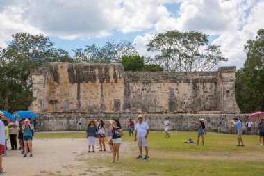 Meksika, Cancun - 15 Şubat 2018: Chichen Itz, Yucatn. Eski gözlemevinin kalıntıları.
