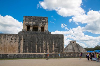 Meksika, Cancun - 15 Şubat 2018: Chichen Itz, Yucatn. Eski gözlemevinin kalıntıları.