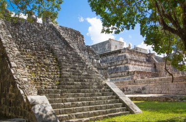 Meksika, Yucatan - 17 Şubat 2018: Chichen Itz, Yucatn. Warriors tapınağının kalıntıları. Başlangıçta bin sütun ile yaratıldı.