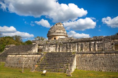 Meksika, Cancun - 15 Şubat 2018: Chichen Itz, Yucatn. Eski gözlemevinin kalıntıları.