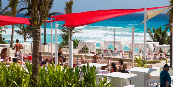 Mexico Cancun February 2018 People Relaxing Sunbathing Beach Cancun Grand — Stock Photo, Image