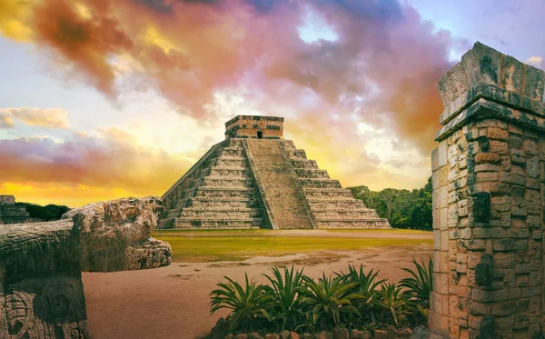 Chichen Itza Mayan Pyramid Kukulcan Castillo Sunset Mexico — Stock Photo, Image