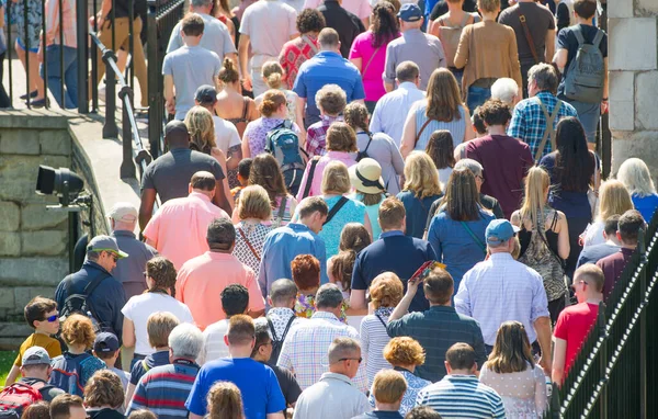 Londres Reino Unido Junho 2019 Pessoas Turistas Que Passam Pela — Fotografia de Stock