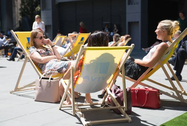 London June 2019 People Relaxing Cafe Working Day — Stock Photo, Image