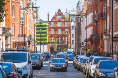 LONDON, İngiltere - 20 Mayıs 2020: Mayfair şehir evleri ve daireleri, Londra 'nın merkezi