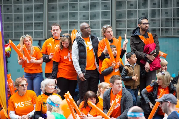 London April 2017 London Marathon Group People Supporting Charity Runners — Stock Photo, Image