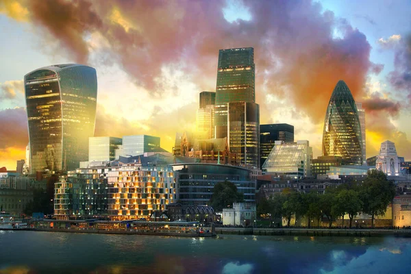Londen Uitzicht Bij Zonsondergang Panorama Omvat Theems Gebouwen Van City — Stockfoto