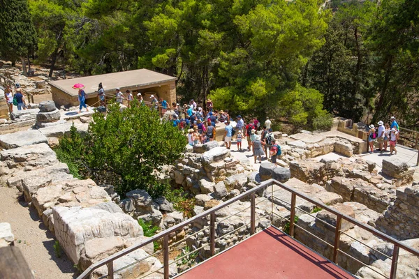 Grecia Creta Heraklion Julio 2018 Turistas Visitando Las Ruinas Knossos —  Fotos de Stock