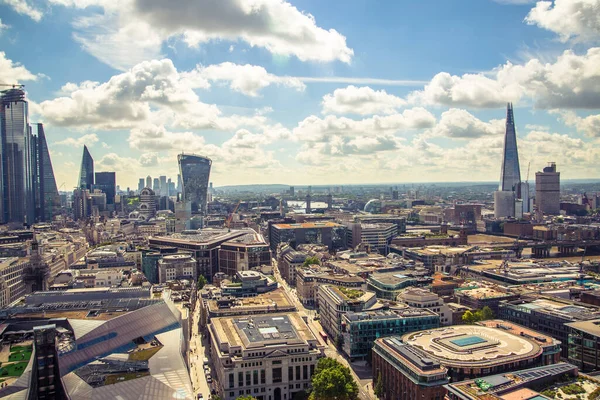 ロンドン イギリス 2019年6月20日 晴れた日のロンドン市内の景色 ビューは オフィスビル銀行や金融地区が含まれます — ストック写真