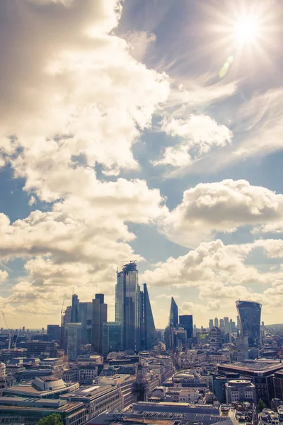 Sabahın Ilk Işıklarıyla Londra Şehri Modern Gökdelenleri Olan Bankacılık Alanı — Stok fotoğraf