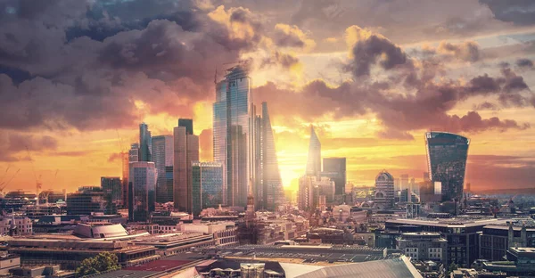 Widok Londyn Zachodzie Słońca Widok Obejmują Budynki Biurowe Bankowości Dzielnicy — Zdjęcie stockowe