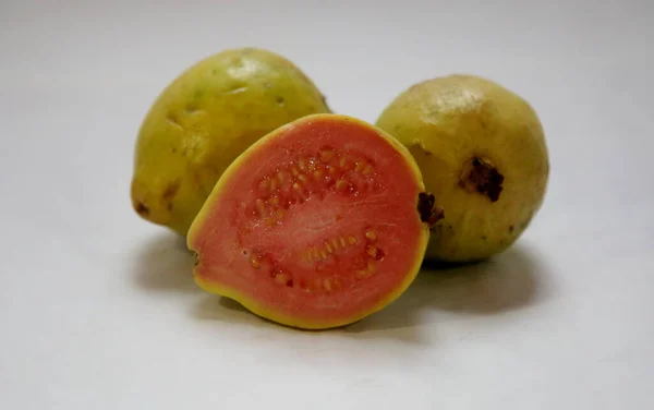 Salvador Bahia Brasilia Toukokuu 2020 Guava Hedelmät — kuvapankkivalokuva