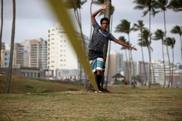 Salvador Bahia Brasil Outubro 2017 Jovem Atendido Durante Treinamento Slackline — Fotografia de Stock