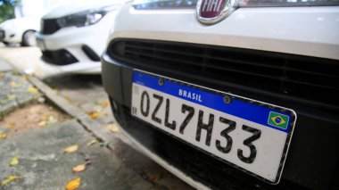 Salvador, Bahia / Brezilya - 11 Haziran 2020: Salavador şehrinde Mercosul standardında araç plakası görüldü.