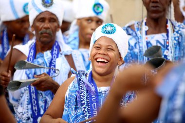 Salvador, Bahia / Brezilya - 5 Şubat 2018: Filhos de Gandhi kültür grubu üyeleri Salvador kentinde düzenlenen bir etkinlikte görüldü..