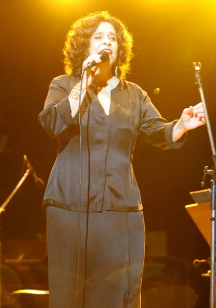 2006年10月31日 歌手のガル コスタがサルバドール市のカストロ アルヴェス劇場でコンチャ アキュスティカで公演する — ストック写真