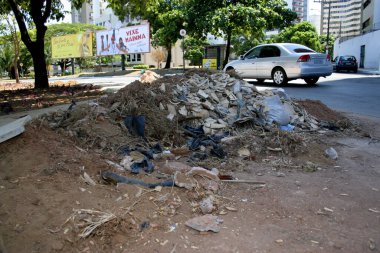 Salvador, Bahia / Brezilya - 23 Ocak 2007: Salvador şehrinde enkaz ve inşaat enkazı görülüyor. 