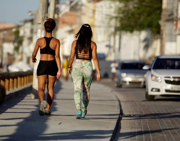 Salvador Bahia Brazil Grudnia 2015 Ludzie Chodzą Avenida Beira Mar — Zdjęcie stockowe