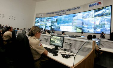 Salvador, Bahia - Brezilya - 18 Temmuz 2016: Bahia Kamu Güvenliği Sekreterliği Operasyon ve İstihbarat Merkezi, Salvador 'daki Bahia İdari Merkezi - CAB.