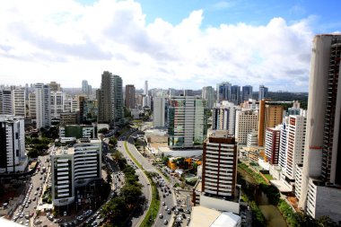Salvador, Bahia / Brezilya - 29 Ağustos 2016: Salvador kentindeki Pituba mahallesindeki yerleşim yerlerinin havadan görünüşü. 