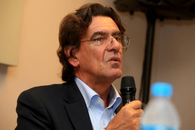 Salvador, Bahia / Brezilya - 15 Eylül 2015: Luc Ferry, filozof, laik hümanizmin savunucusu, Salvador şehrindeki bir etkinlikte görüldü.. 