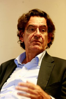 Salvador, Bahia / Brezilya - 15 Eylül 2015: Luc Ferry, filozof, laik hümanizmin savunucusu, Salvador şehrindeki bir etkinlikte görüldü.. 