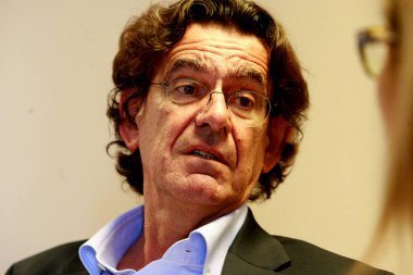 Salvador, Bahia / Brezilya - 15 Eylül 2015: Luc Ferry, filozof, laik hümanizmin savunucusu, Salvador şehrindeki bir etkinlikte görüldü.. 