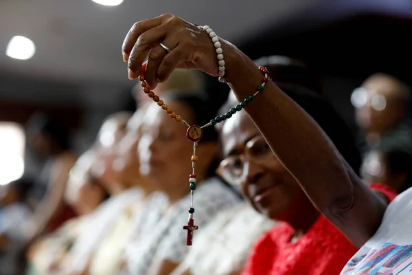 Salvador Bahia Brazil Mars 2019 Person Som Håller Religiöst Radband — Stockfoto
