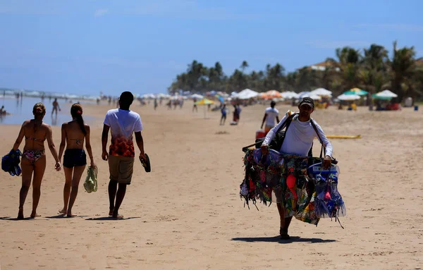 Salvador Bahia Brasil Dezembro 2015 Vendedor Ambulante Visto Praia Flamengo — Fotografia de Stock