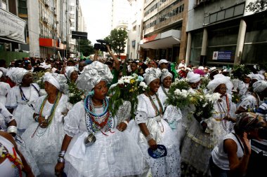 Salvador, Bahia / Brezilya - 14 Ocak 2016: Baiana 'lar, Salvador kentindeki Bonfim Kilisesi' nde disetino ile bir geçit töreninde görüldü.