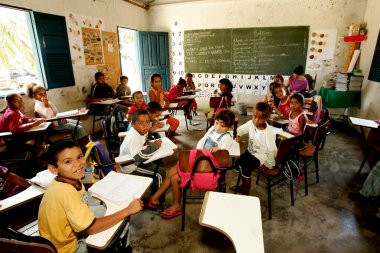 itabela, Bahia / Brezilya - 15 Eylül 2009: İtabela kentinin kırsal kesimindeki öğrenciler ve öğretmenler. 