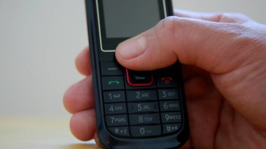 Salvador, Bahia / Brezilya - 10 Temmuz 2020: Salvador şehrinde analog cep telefonu.