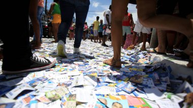 Salvador, Bahia / Brezilya - 2 Ekim 2016: Salvador kentinde yapılan seçimlerde aday açıklama broşürü görüldü.