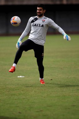 Salvador, Bahia / Brezilya - 3 Temmuz 2015: Fernando Miguel Kaufmann, Esporte Clube Vitoria 'nın kalecisi Salvador şehrinde takım çalışması sırasında görüldü.. 
