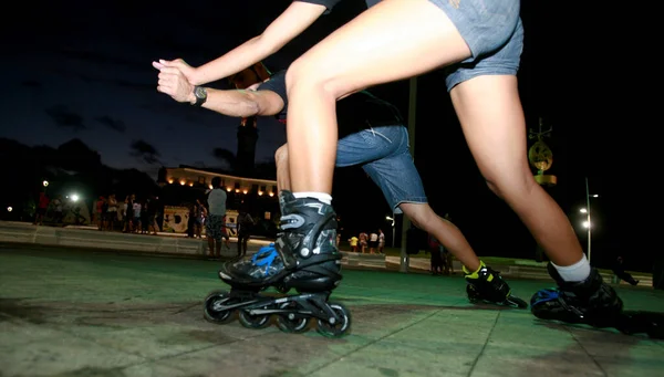 Salvador Bahia Brasil Enero 2015 Gente Patinando Cerca Farol Barra —  Fotos de Stock