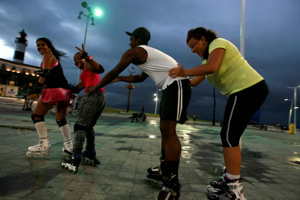 Salvador Bahia Brazil Ιανουαρίου 2015 Άνθρωποι Φαίνονται Rollerblading Κοντά Στο — Φωτογραφία Αρχείου