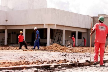 Eunapolis, Bahia / Brezilya - 3 Mayıs 2010: Kaynakçı, Eunapolis belediye başkanlığının inşaatı sırasında kaynakçılık üzerine çalışan bir vister..