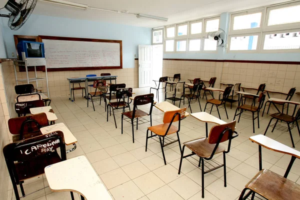 Itabuna, Bahia / Brezilya - 12 Nisan 2012: Itabuna kentindeki bir devlet okulunda öğretmenler grevi sırasında boş bir sınıf görüldü..