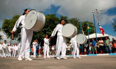 Eunapolis, Bahia / Brezilya - 5 Mayıs 2009: Güney Bahia 'daki Eunapolis kentinde bir gösteri sırasında bir grup üyesi görüldü..