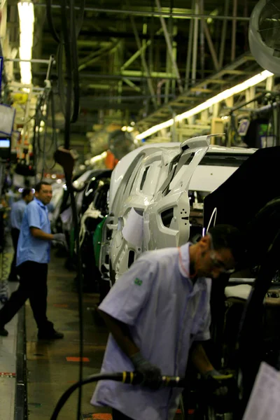 Camacari Bahia Brazil December 2013 Workers Seen Assembly Line Ford — Stock Photo, Image