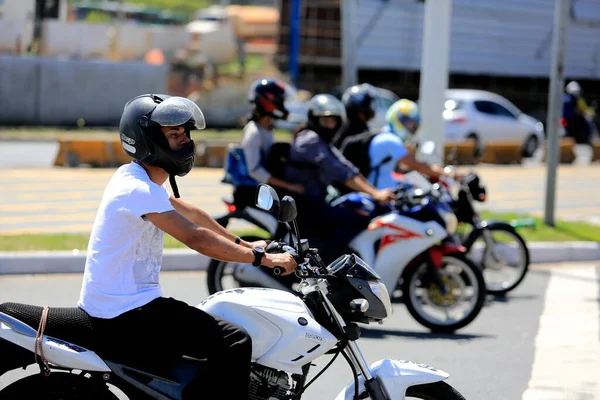 Salvador Bahia Brésil Août 2016 Voit Motocycliste Portant Casque Lorsqu — Photo