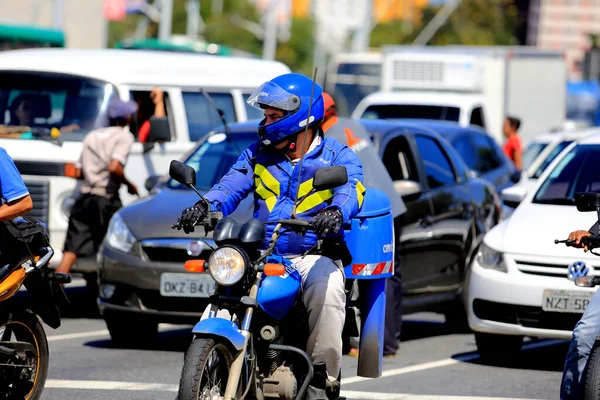 Salvador Bahia Brazil Augusti 2016 Motorcyklist Ses Bära Hjälm När — Stockfoto