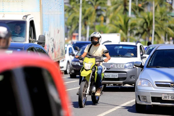 Salvador Bahia Brazil Августа 2016 Года Мотоциклиста Видели Шлеме Время — стоковое фото